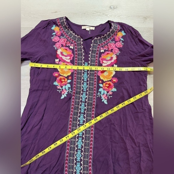 ANDREE by UNIT Purple Floral Embroidered 3/4 Bell Sleeve Split Neck Top Sz S - Picture 9 of 9